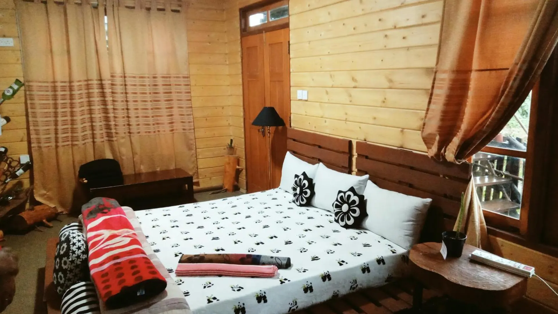 Homestay 20/20 Wood Cabana Nuwara Eliya