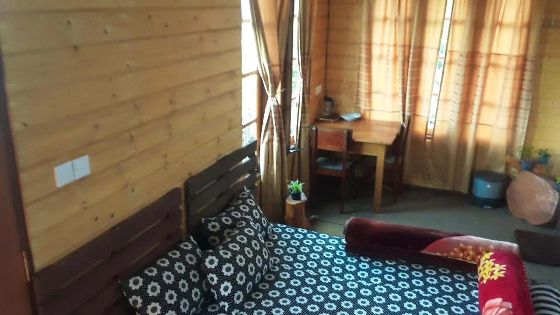 Homestay 20/20 Wood Cabana Nuwara Eliya