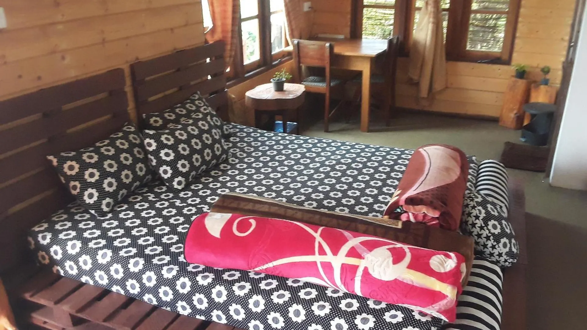 20/20 Wood Cabana Nuwara Eliya Homestay
